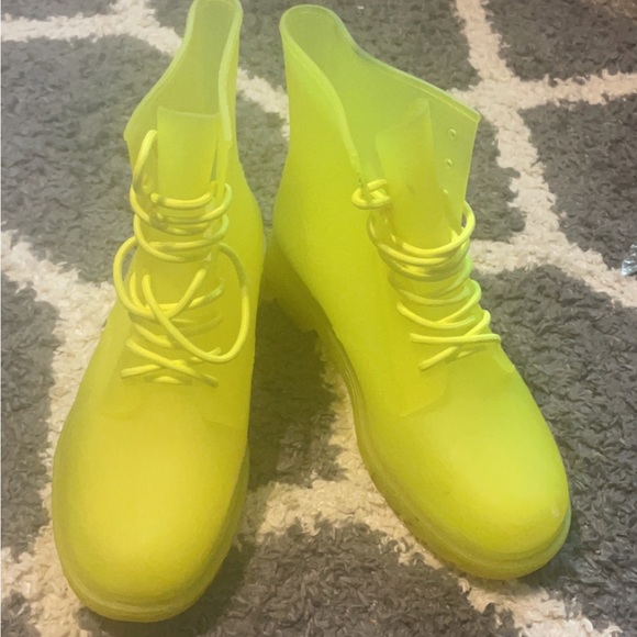 Rain boots lightly worn little black stain - Picture 3 of 5